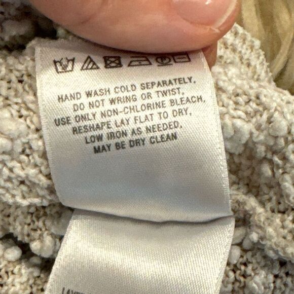 Akemi and Kin blouse size small - Picture 3 of 7